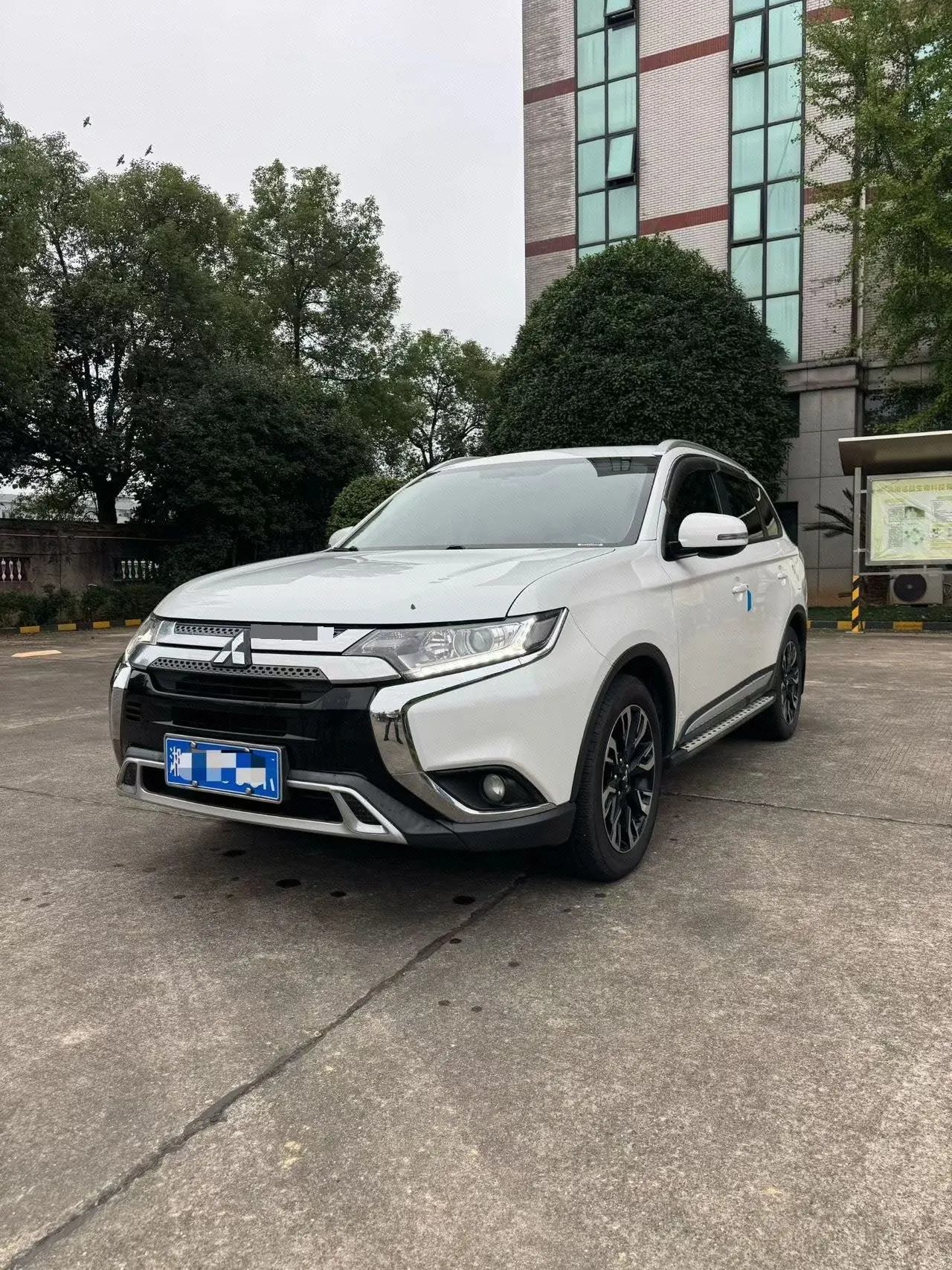 Mitsubishi 2020 Outlander 2.0 Stepless Two-Drive Enjoy Edition 5-seat Automatic Gear - View 1