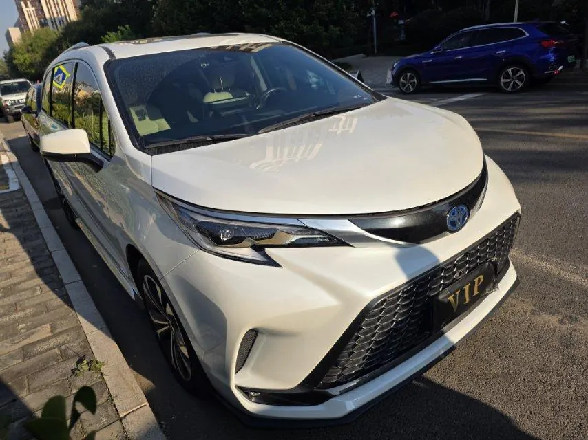 Toyota 2023 Grevia HYBRID 2.5 Stepless Premium PLUS Edition Automatic Gear 2