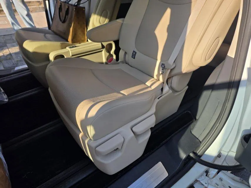 Toyota 2023 Grevia HYBRID 2.5 Stepless Premium PLUS Edition Automatic Gear 5