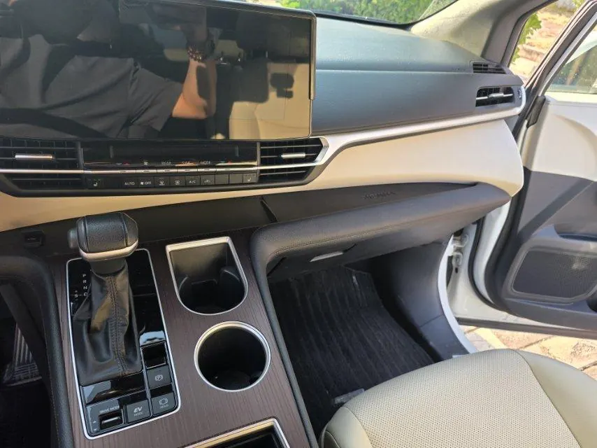 Toyota 2023 Grevia HYBRID 2.5 Stepless Premium PLUS Edition Automatic Gear 7