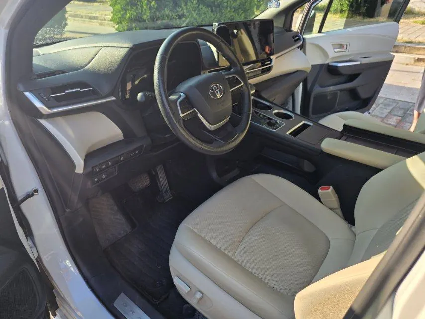 Toyota 2023 Grevia HYBRID 2.5 Stepless Premium PLUS Edition Automatic Gear 8