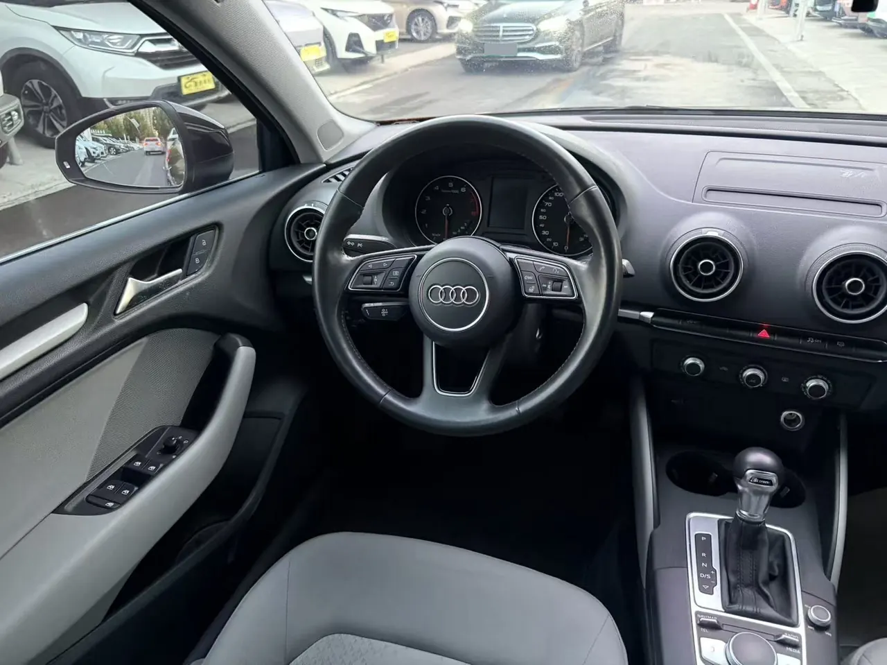 Audi 2020 A3 Limousine 1.4TFSI 35TFSI aggressive (modified) automatic gear 8