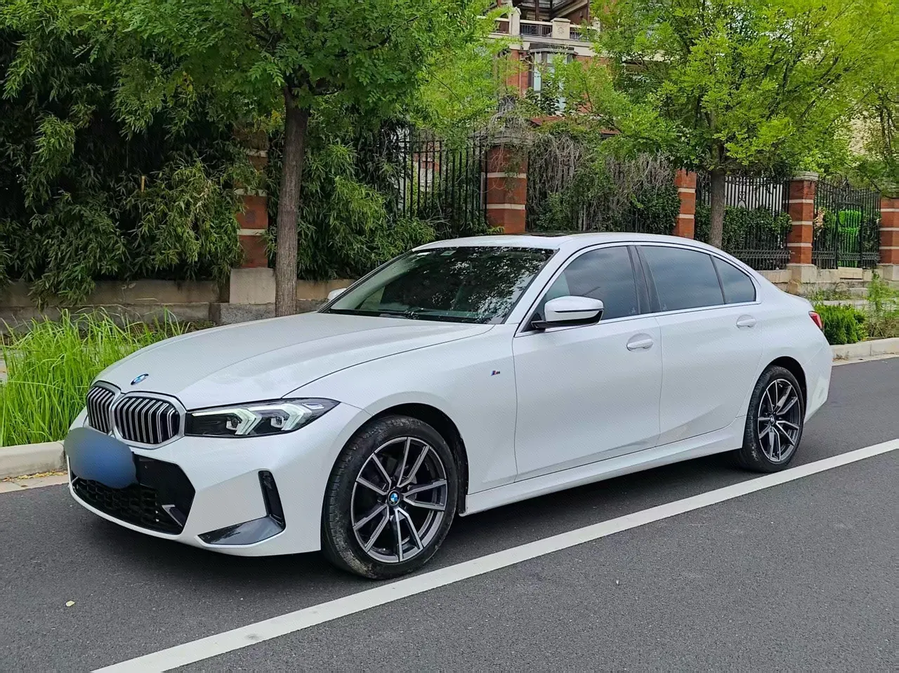 Открыть галерею: BMW 3 Series 2023 320Li 2.0T M Sports Suit Automatic Gear
