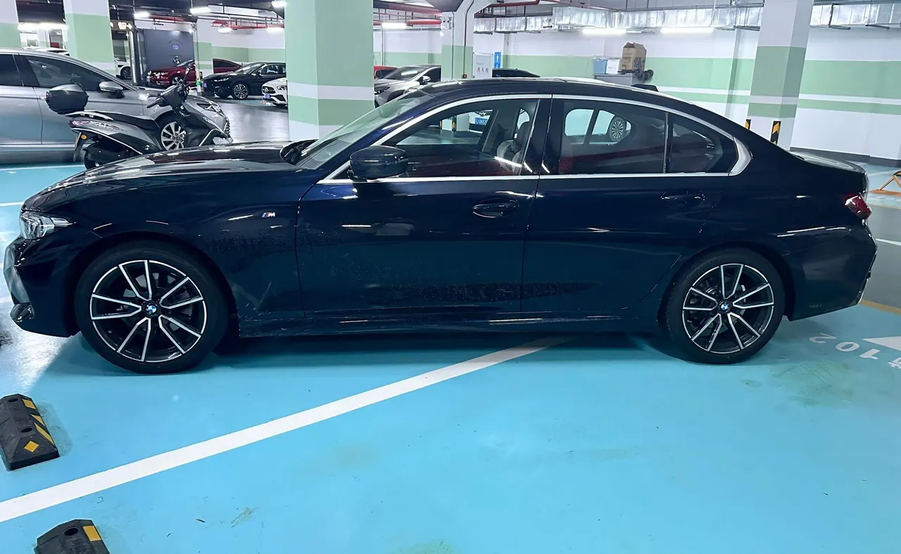 BMW 3 Series 2026 325i 2.0T M Sports Suit Automatic Gear 6