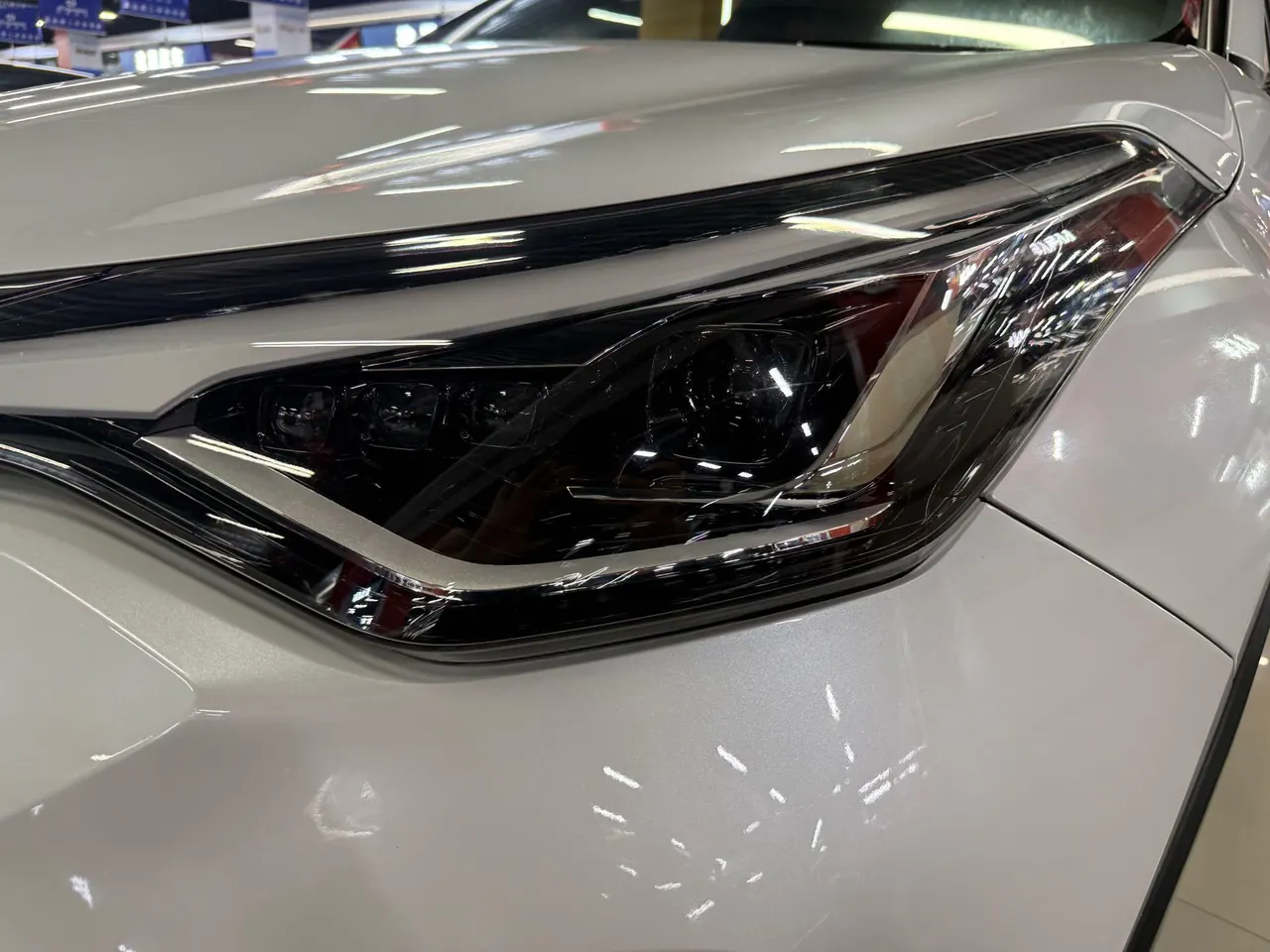 Toyota 2022 C- HR 2.0 stepless leading version of automatic gear 2