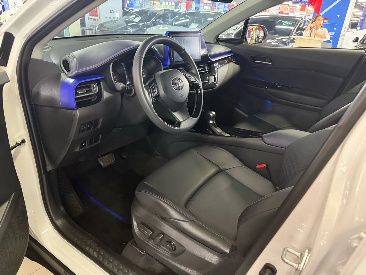 Toyota 2022 C- HR 2.0 stepless leading version of automatic gear 3
