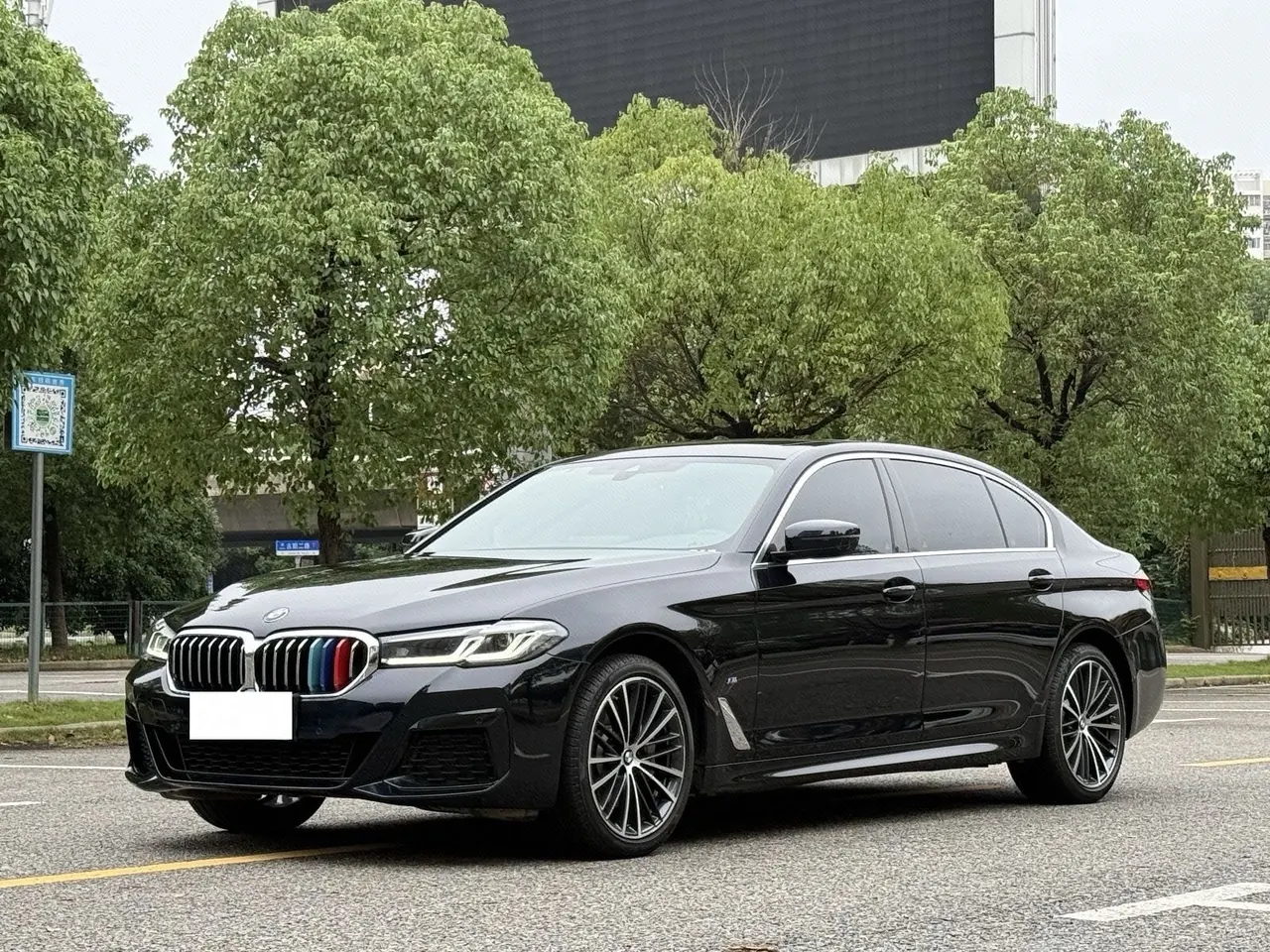 Open image lightbox: BMW 5 Series 2022 530Li 2.0T Leading M Sports Suit Automatic Gear