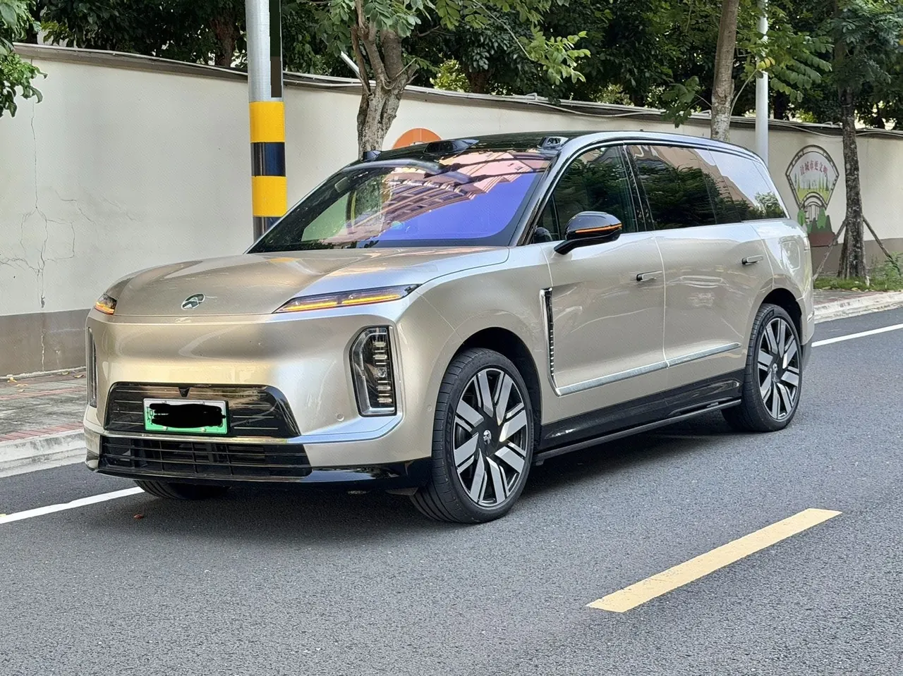Open image lightbox: NIO 2026 ES 9 102kWh Administrative Island Signature Edition Automatic Gear