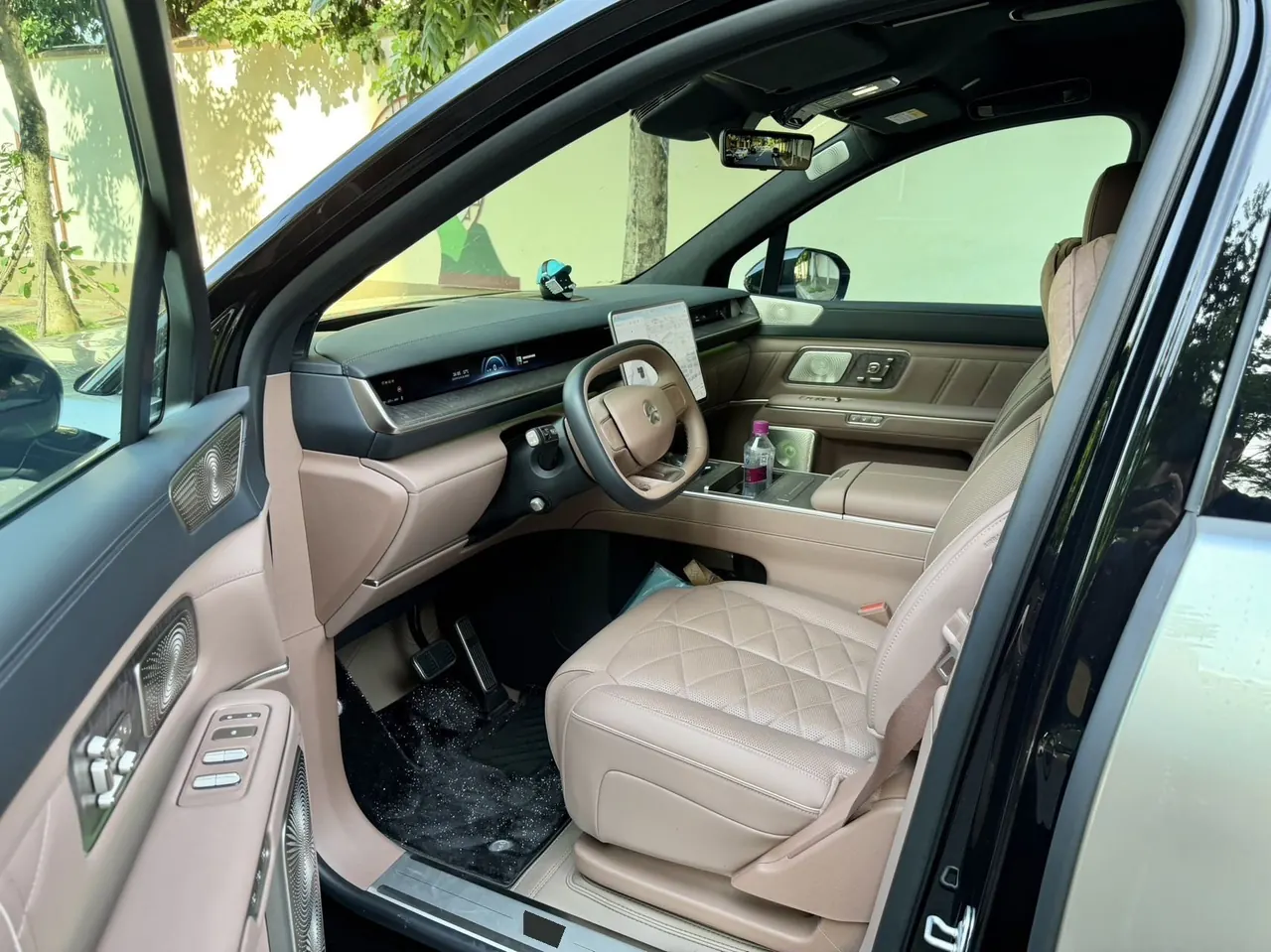 NIO 2026 ES 9 102kWh Administrative Island Signature Edition Automatic Gear 4