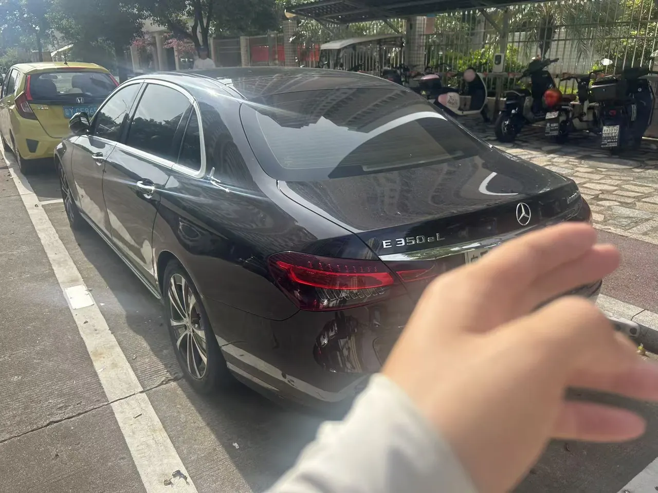 Mercedes Benz Class E New Energy 2021 E 350 e L 2.0T Automatic Gear 4