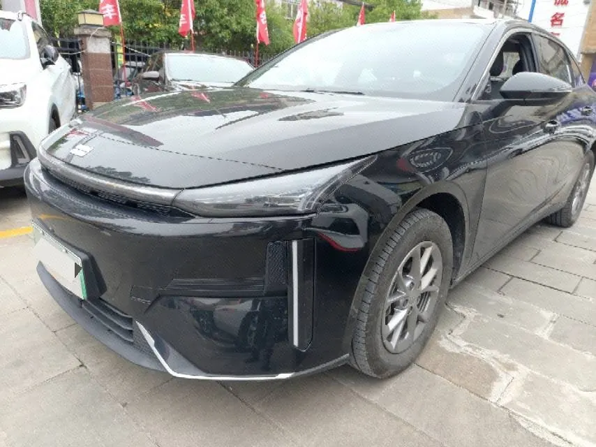Geely Galaxy 2025 L6 EM-i 1.5 60km sailing version of automatic gear - View 1