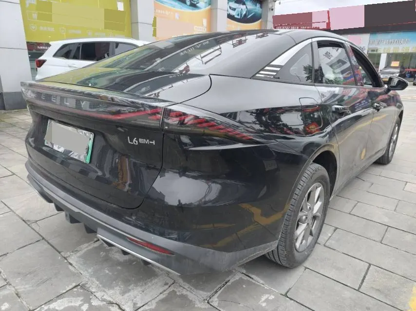 Geely Galaxy 2025 L6 EM-i 1.5 60km sailing version of automatic gear 6