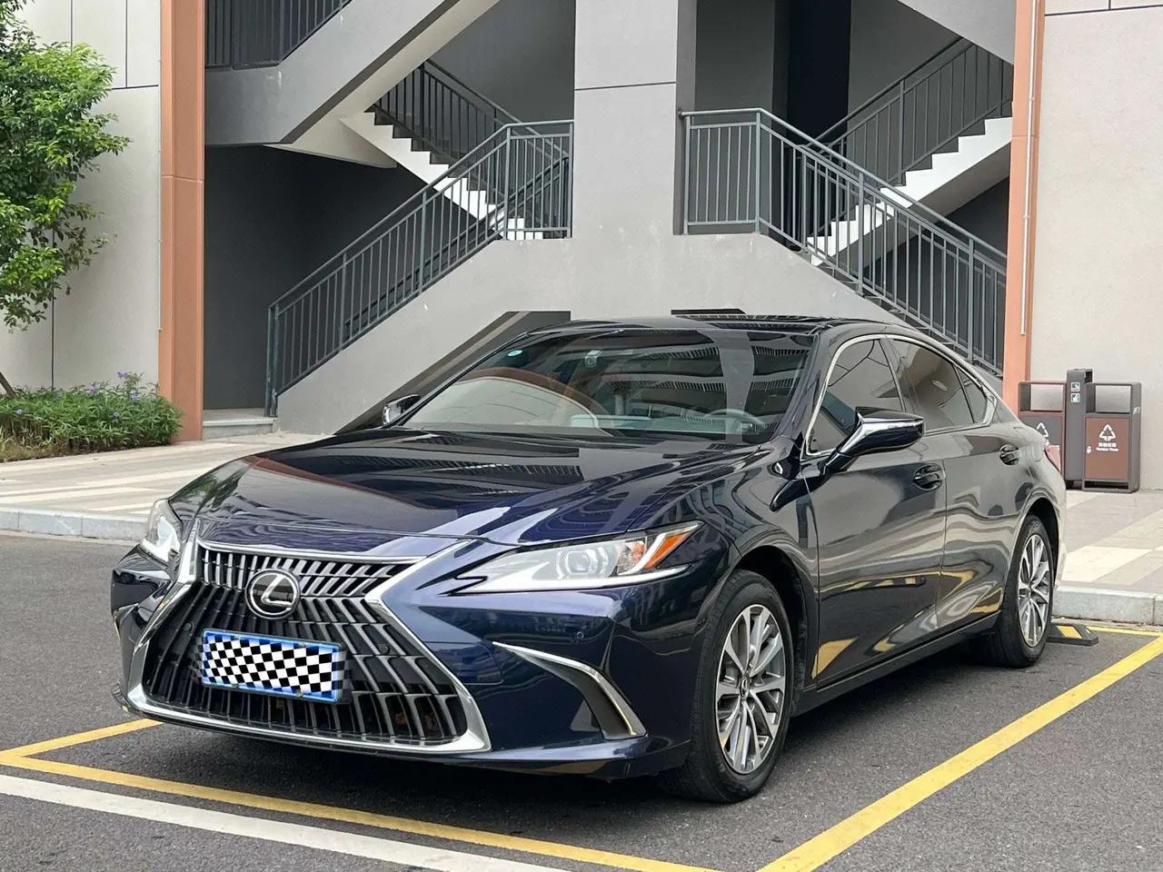打开图片灯箱:Lexus ES (Imported) 2021 ES200 2.0 Stepless Premium Edition Automatic Gear