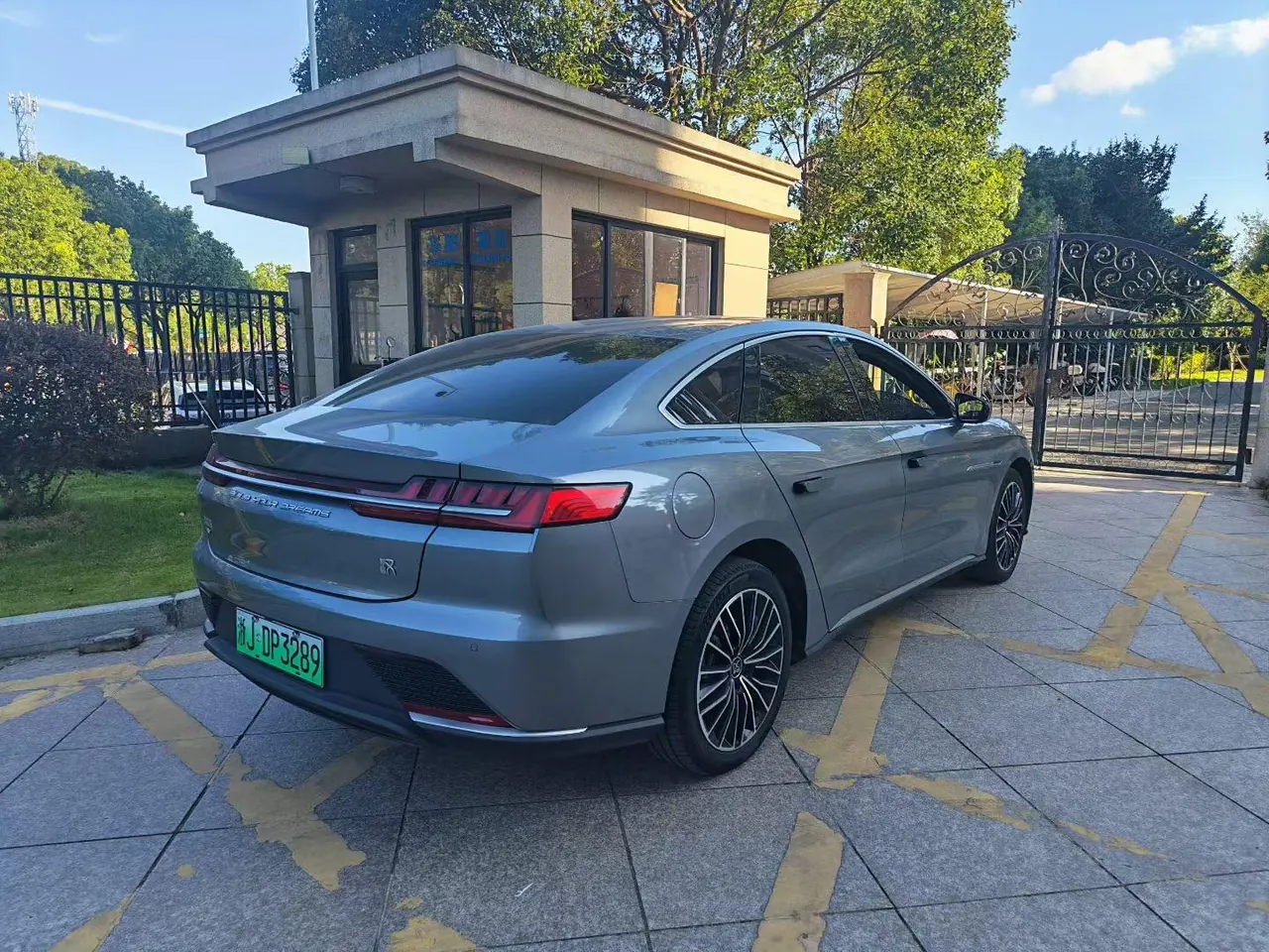 BYD 2021 Chinese Standard Endurance Edition Deluxe Automatic Transmission 9