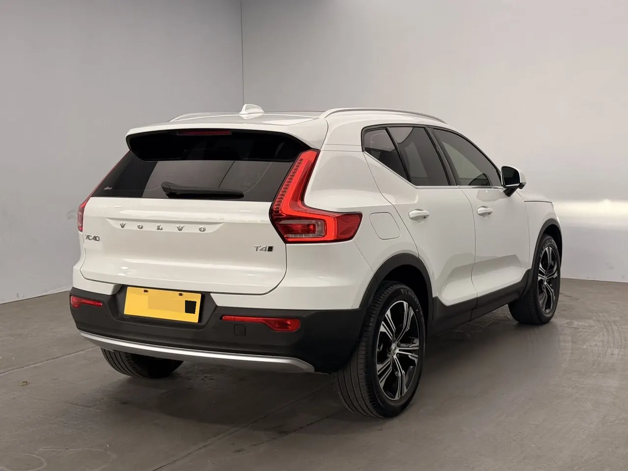 Volvo 2021 XC40 2.0T T4 4-wheel drive Zhiyuan Deluxe Edition Automatic Gear 4