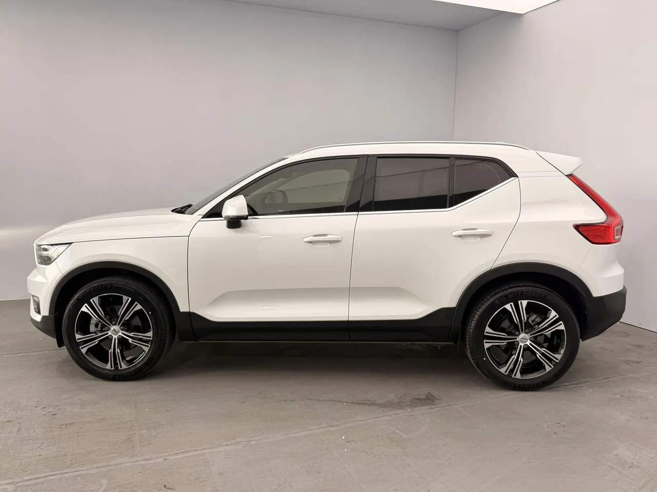 Volvo 2021 XC40 2.0T T4 4-wheel drive Zhiyuan Deluxe Edition Automatic Gear 5