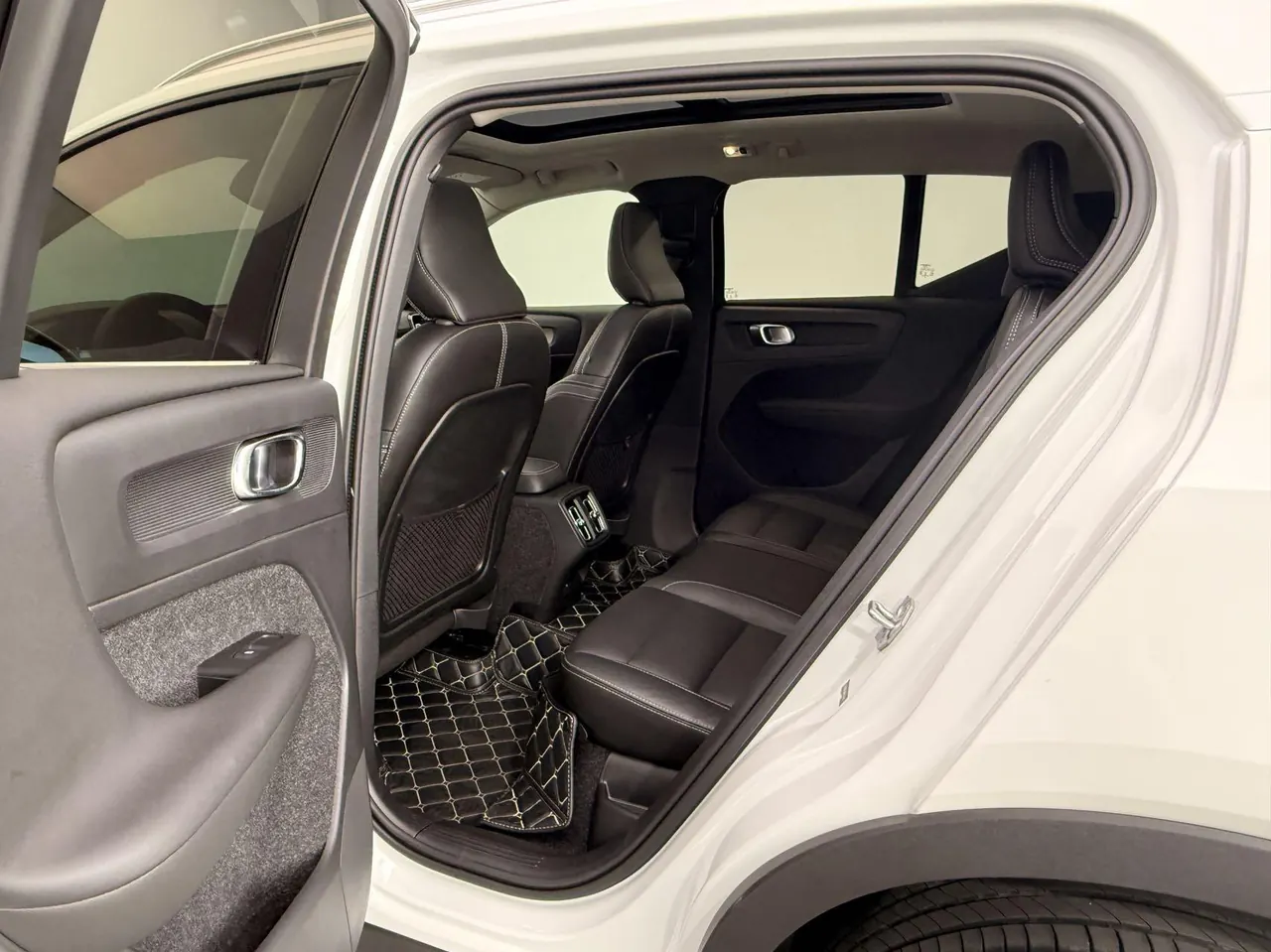 Volvo 2021 XC40 2.0T T4 4-wheel drive Zhiyuan Deluxe Edition Automatic Gear 8