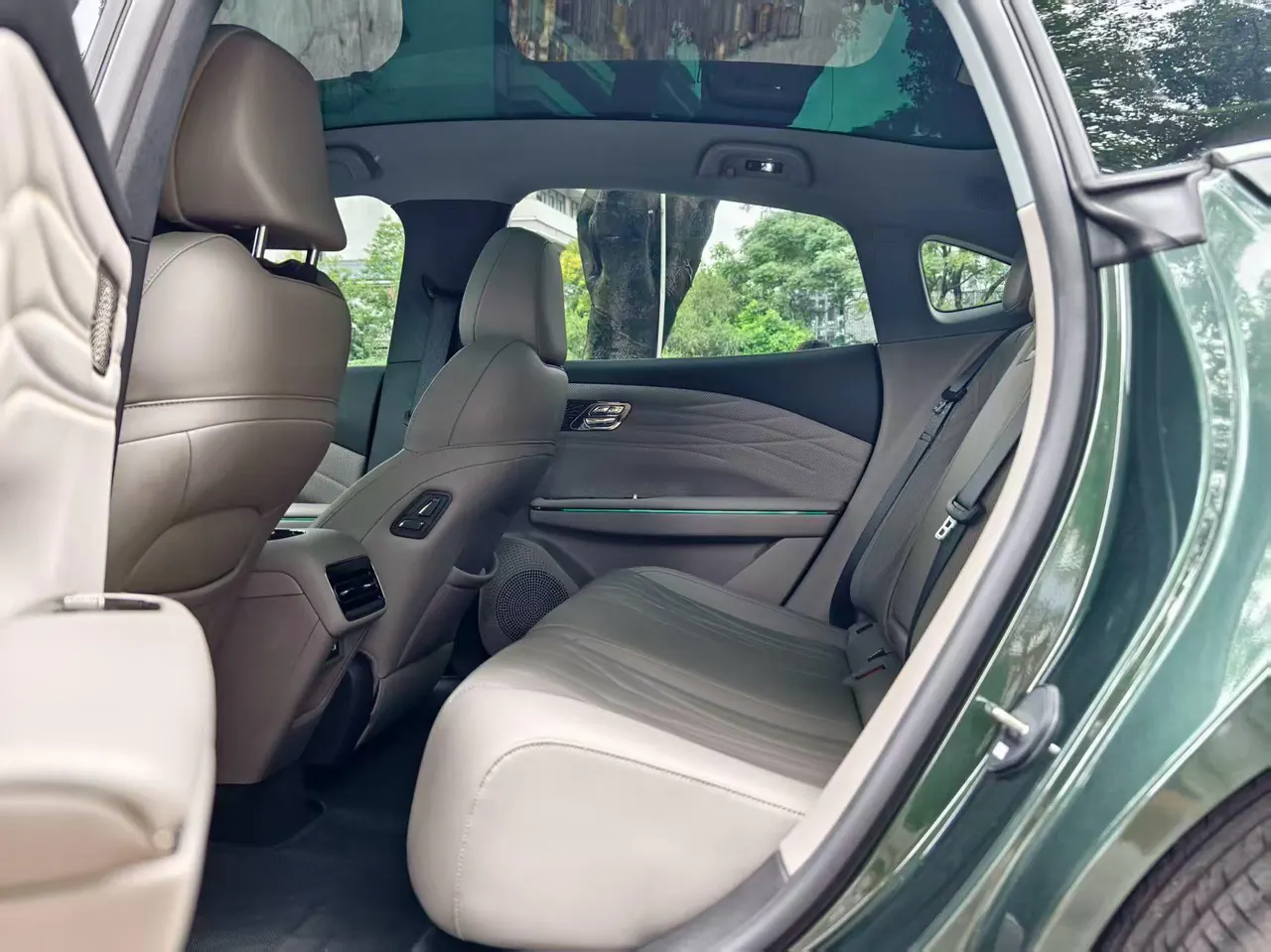 Geely Galaxy 2025 Xingyao 8 EM-i 1.5 130km Premium Edition Automatic Gear 5