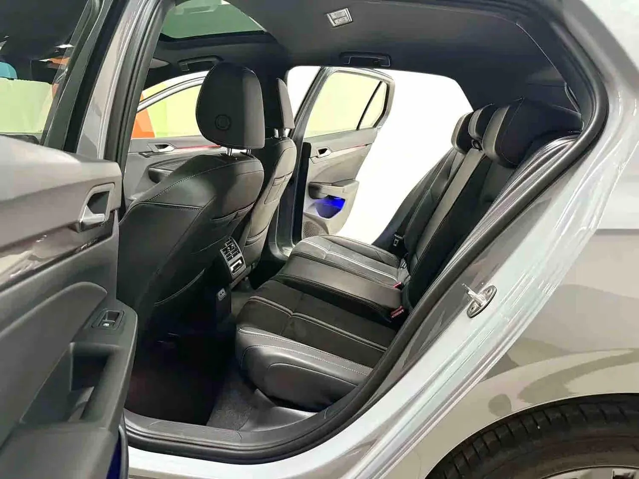 Volkswagen 2021 Golf 8 R-Line 1.4TSI 280TSI Automatic 4