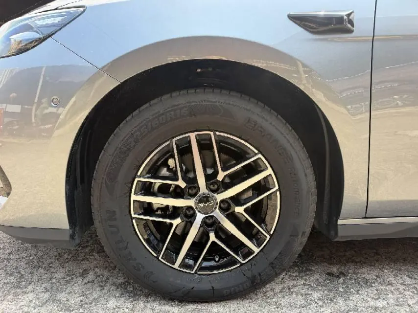 BYD 2025 seals 05 DM-i 1.5 stepless smart driving version 120KM flagship automatic gear 12