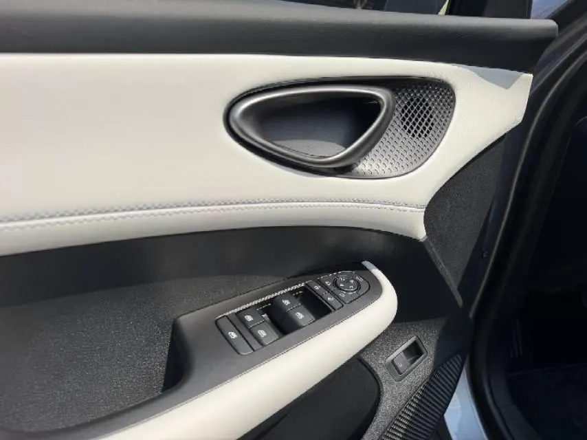 BYD 2025 seals 05 DM-i 1.5 stepless smart driving version 120KM flagship automatic gear 8