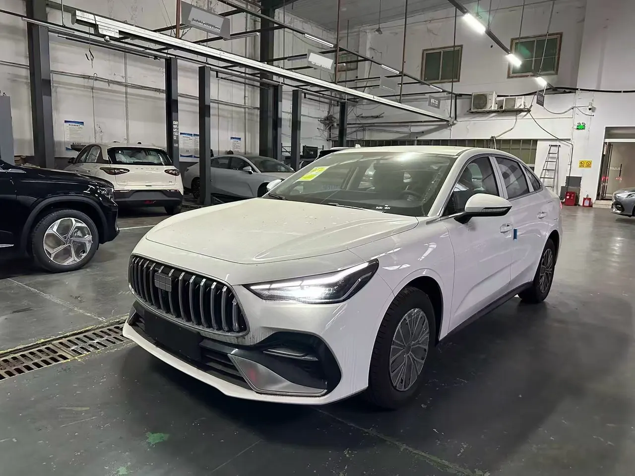 Geely Galaxy 2025 xingyao 6 EM-i 1.5 60km sailing version of automatic gear 3