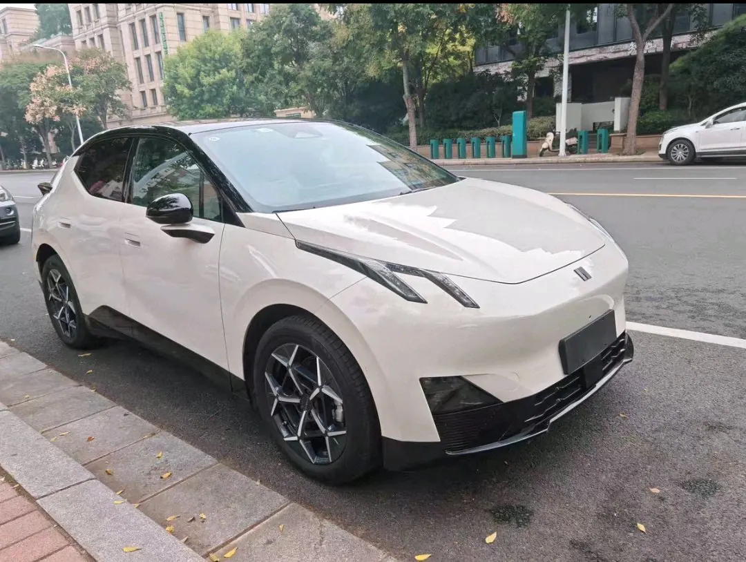 LYNK&amp;CO 2025 LYNK&amp;CO Z 20 530km Rear Drive Max Automatic 2