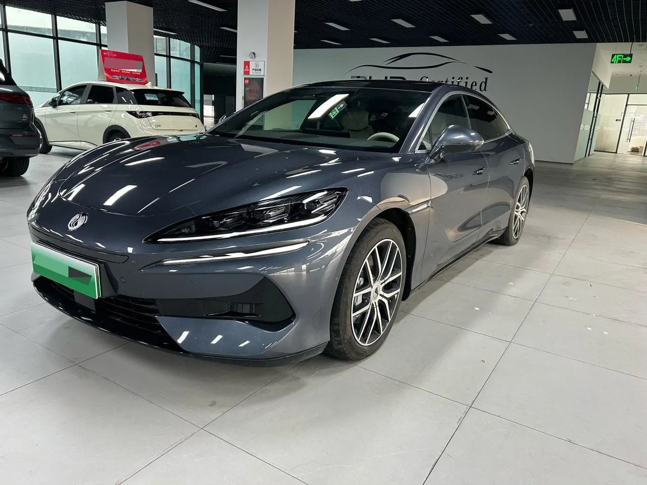 打开图片灯箱:Denza 2024 Denza Z9 2.0T Stepless 1100km Four-wheel Drive Pro Edition Automatic Gear