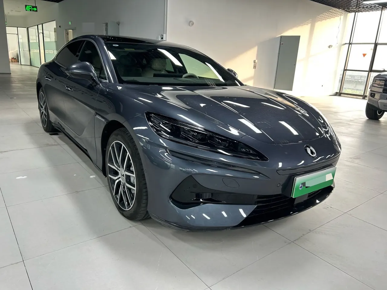 Denza 2024 Denza Z9 2.0T Stepless 1100km Four-wheel Drive Pro Edition Automatic Gear 3