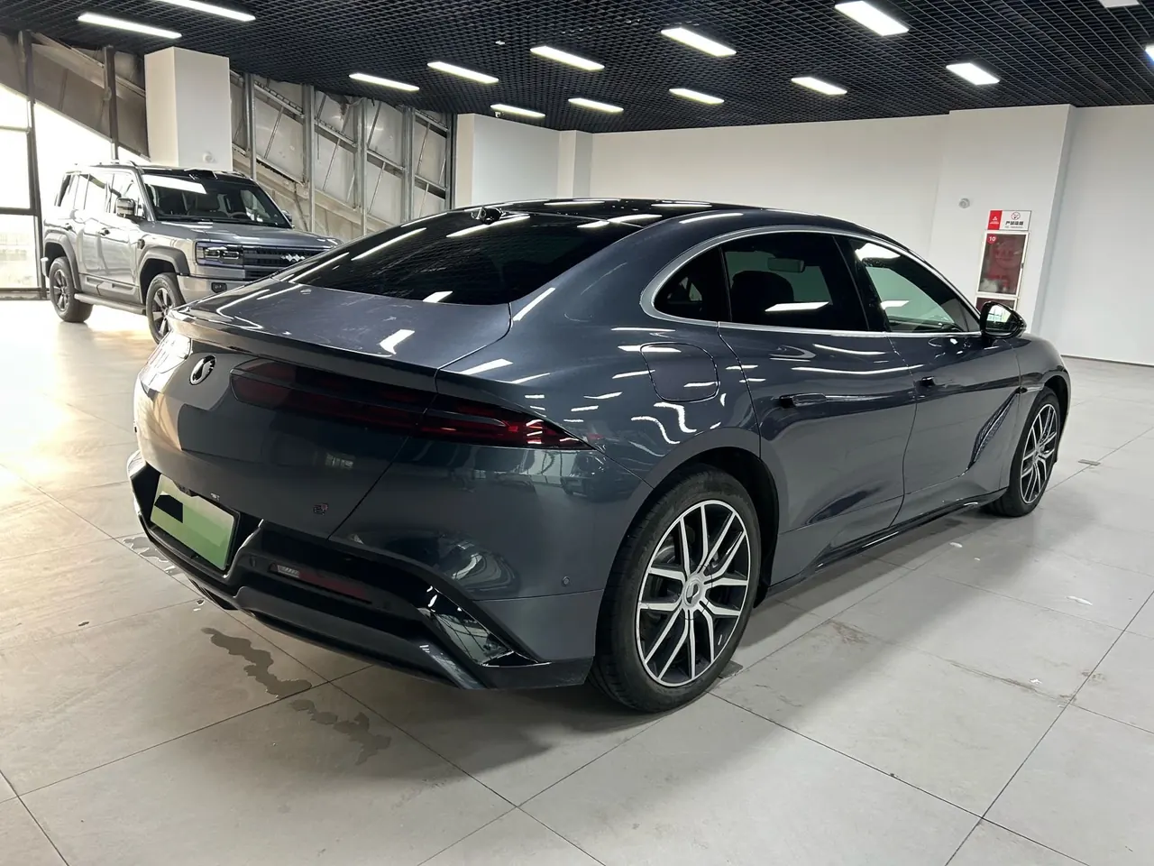 Denza 2024 Denza Z9 2.0T Stepless 1100km Four-wheel Drive Pro Edition Automatic Gear 4