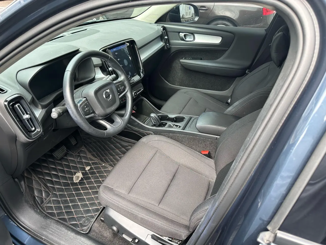 Volvo 2021 XC40 2.0T T4 four-wheel drive smart fashion version of automatic gear 3