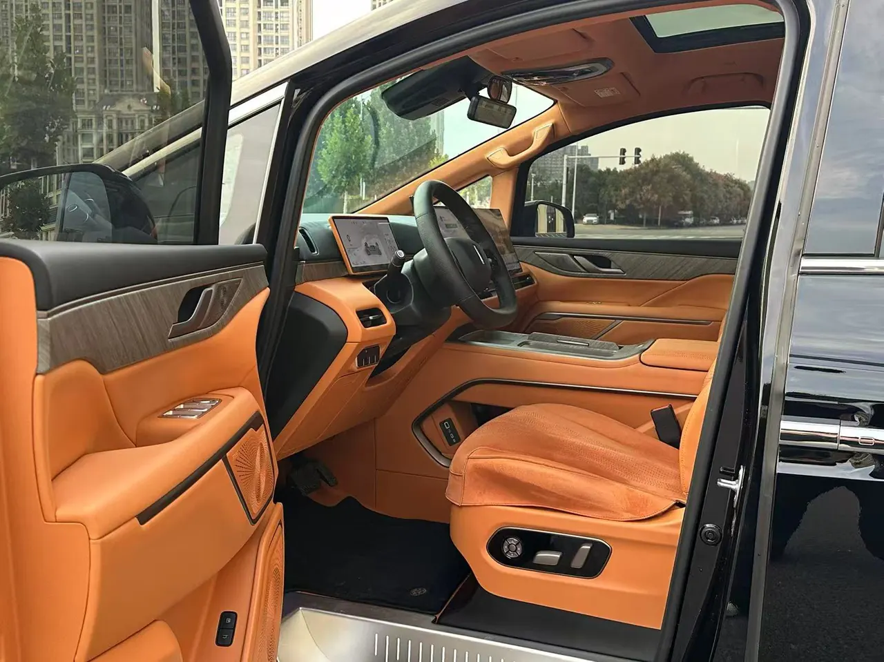 WEY 2025 VV7 Hi4 1.5T Four-Wheel-Drive Automatic Model 4