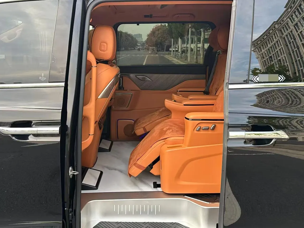 WEY 2025 VV7 Hi4 1.5T Four-Wheel-Drive Automatic Model 5