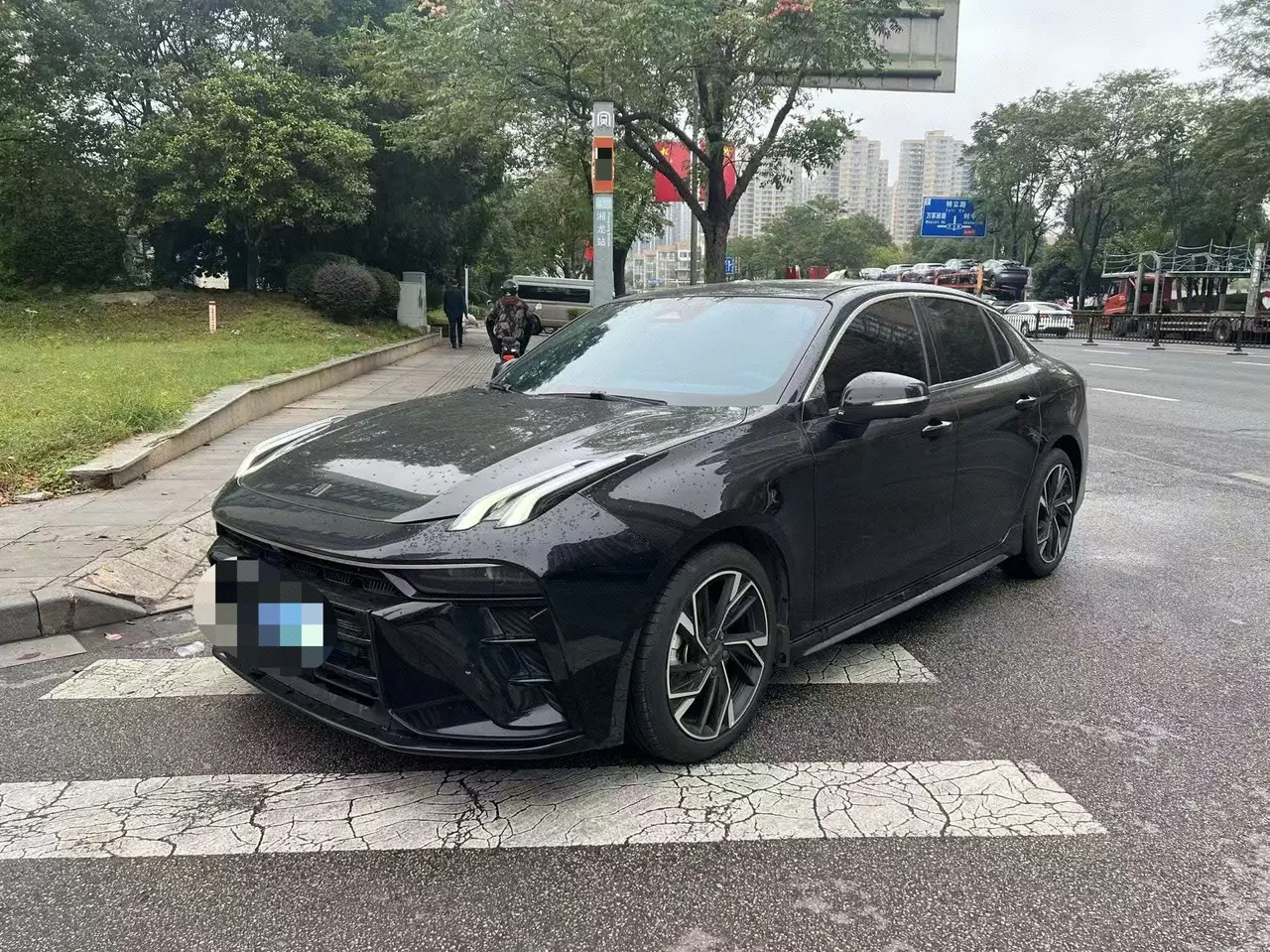 Открыть галерею: LYNK&CO 2025 LYNK&CO 03 1.5TD Champion Pro Auto