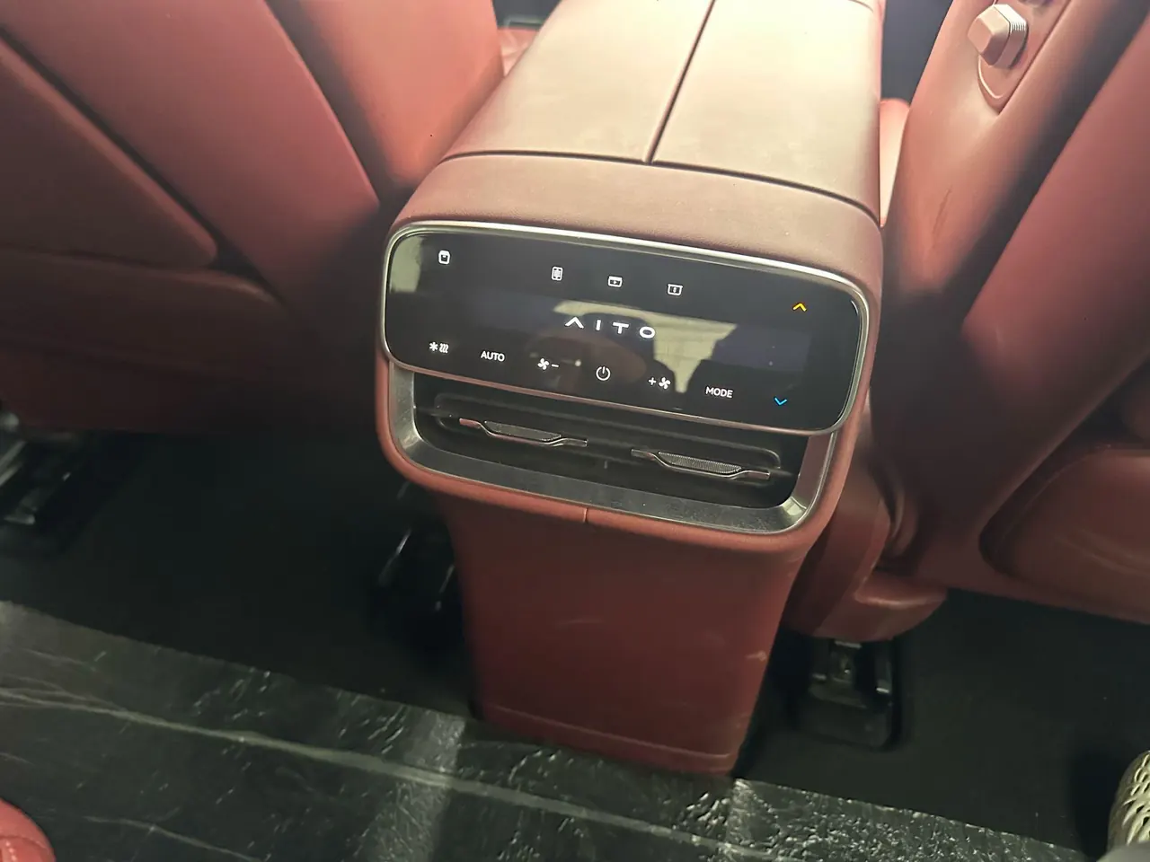AITO 2025 AITO M8 Ultra 53.4kWh 6-seat automatic gear 15