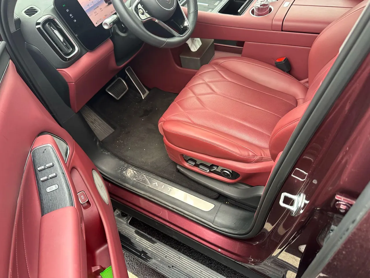AITO 2025 AITO M8 Ultra 53.4kWh 6-seat automatic gear 7
