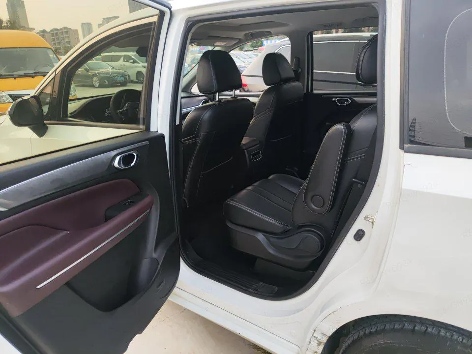 Chuanqi 2021 M6 1.5T 270T Deluxe Edition 7-seat Automatic Gear 8