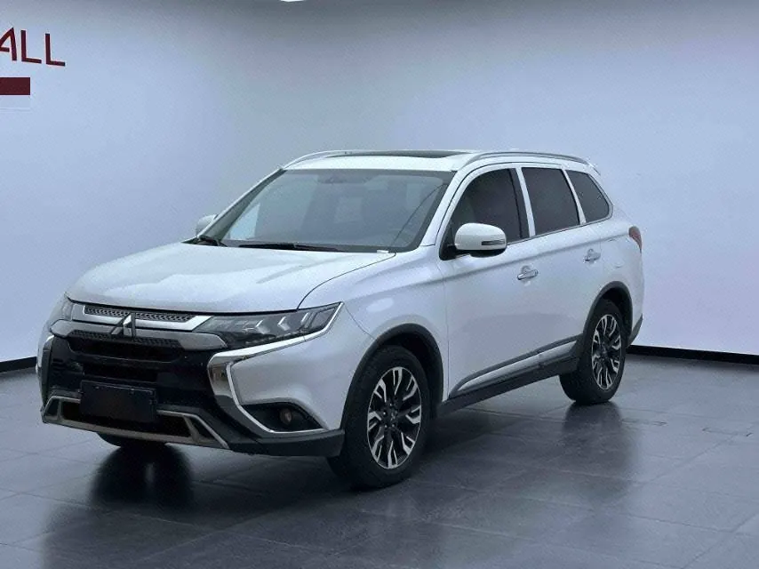 Mitsubishi 2020 Outlander 2.4 stepless four-wheel drive to enjoy the version of the 5-seat automatic gear - View 1