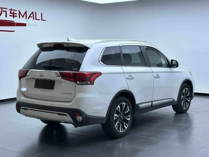 Mitsubishi 2020 Outlander 2.4 stepless four-wheel drive to enjoy the version of the 5-seat automatic gear 6