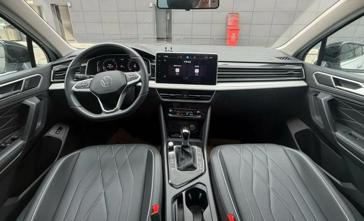 Volkswagen 2024 Tiguan L 1.5TSI 300TSI Two‑Wheel‑Drive Longteng Edition Automatic Transmission 4