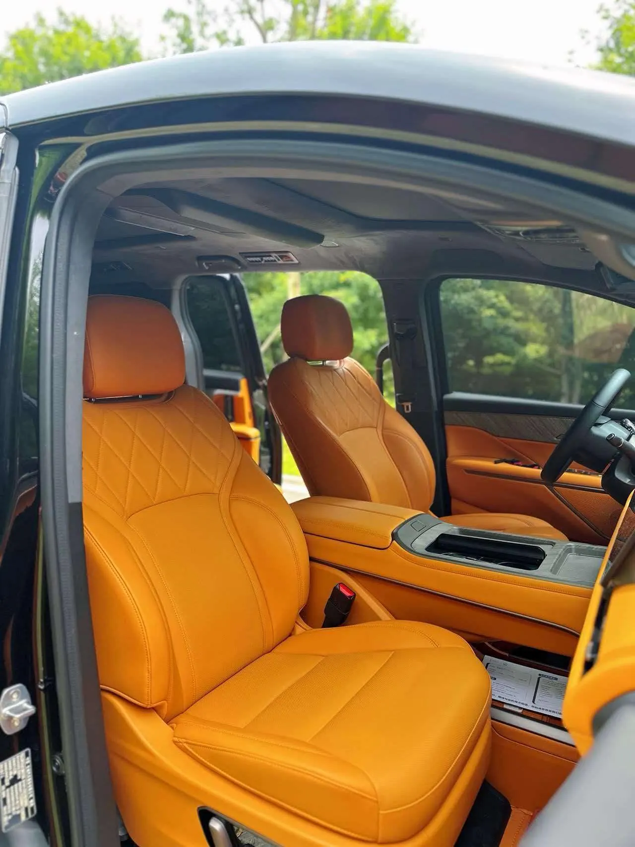 WEY 2025 VV7 Hi4 1.5T Four-Wheel-Drive Automatic Model 5