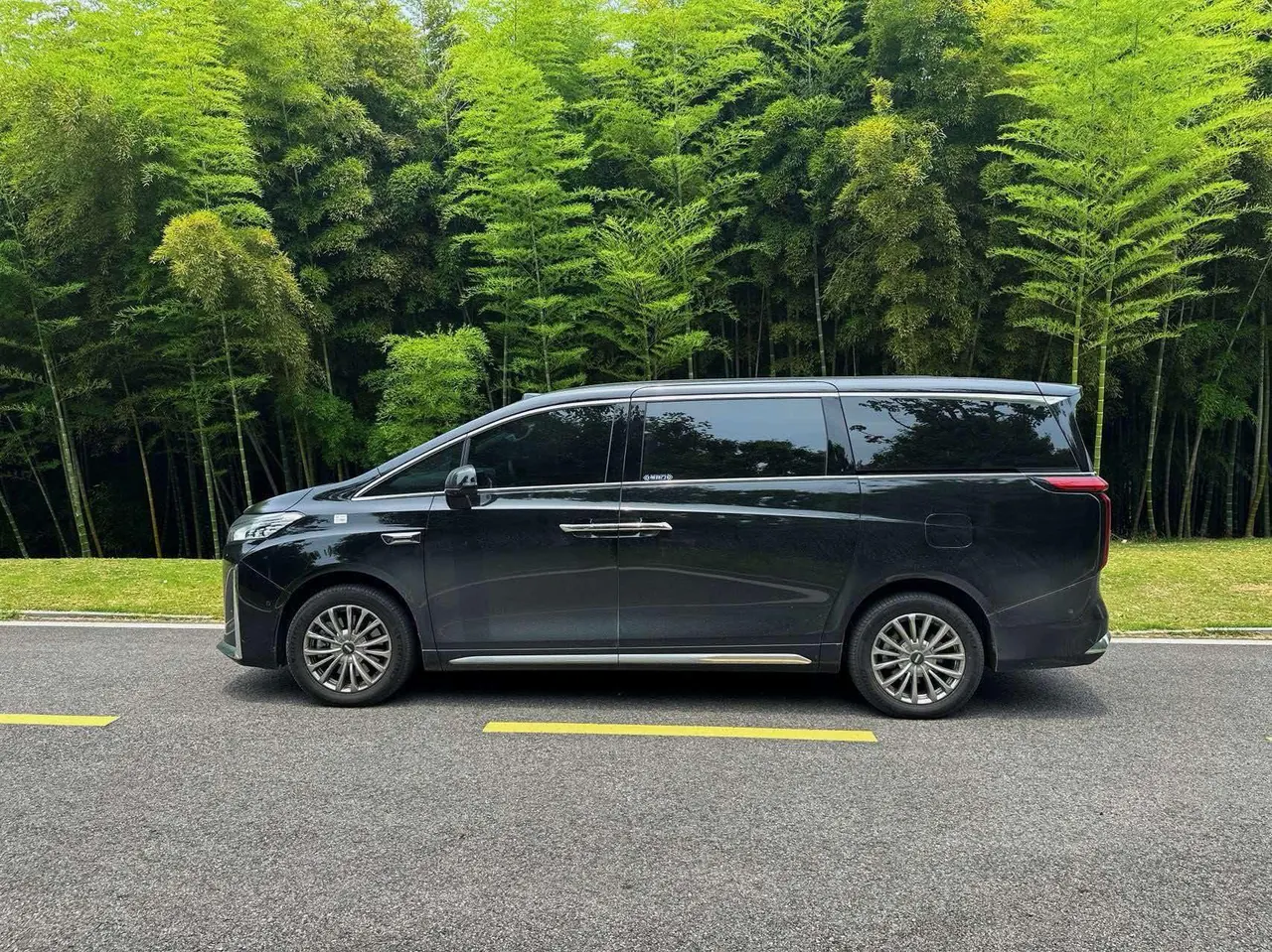 WEY 2025 VV7 Hi4 1.5T Four-Wheel-Drive Automatic Model 8