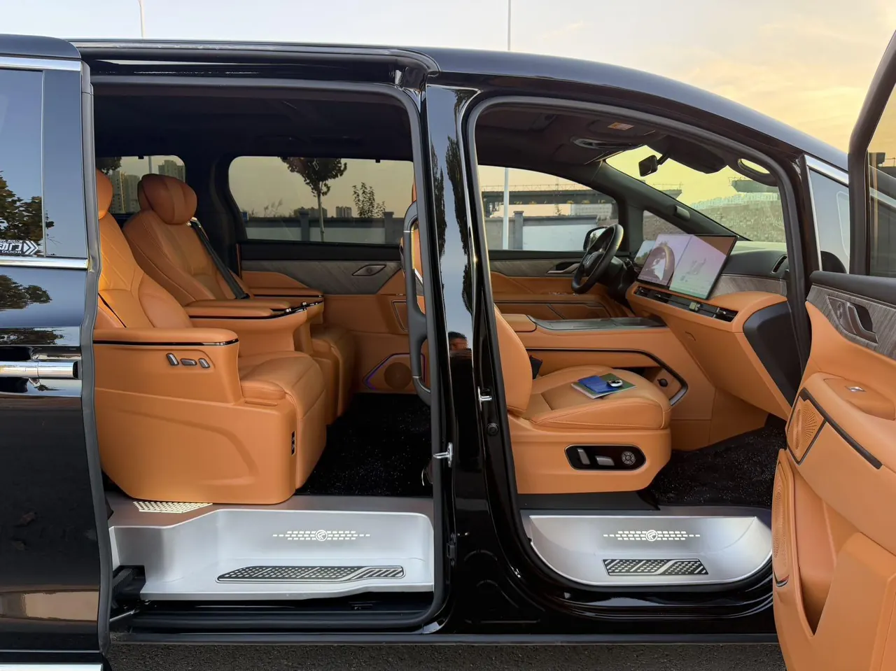 WEY 2025 VV7 Hi4 1.5T Four-Wheel-Drive Automatic Model 6