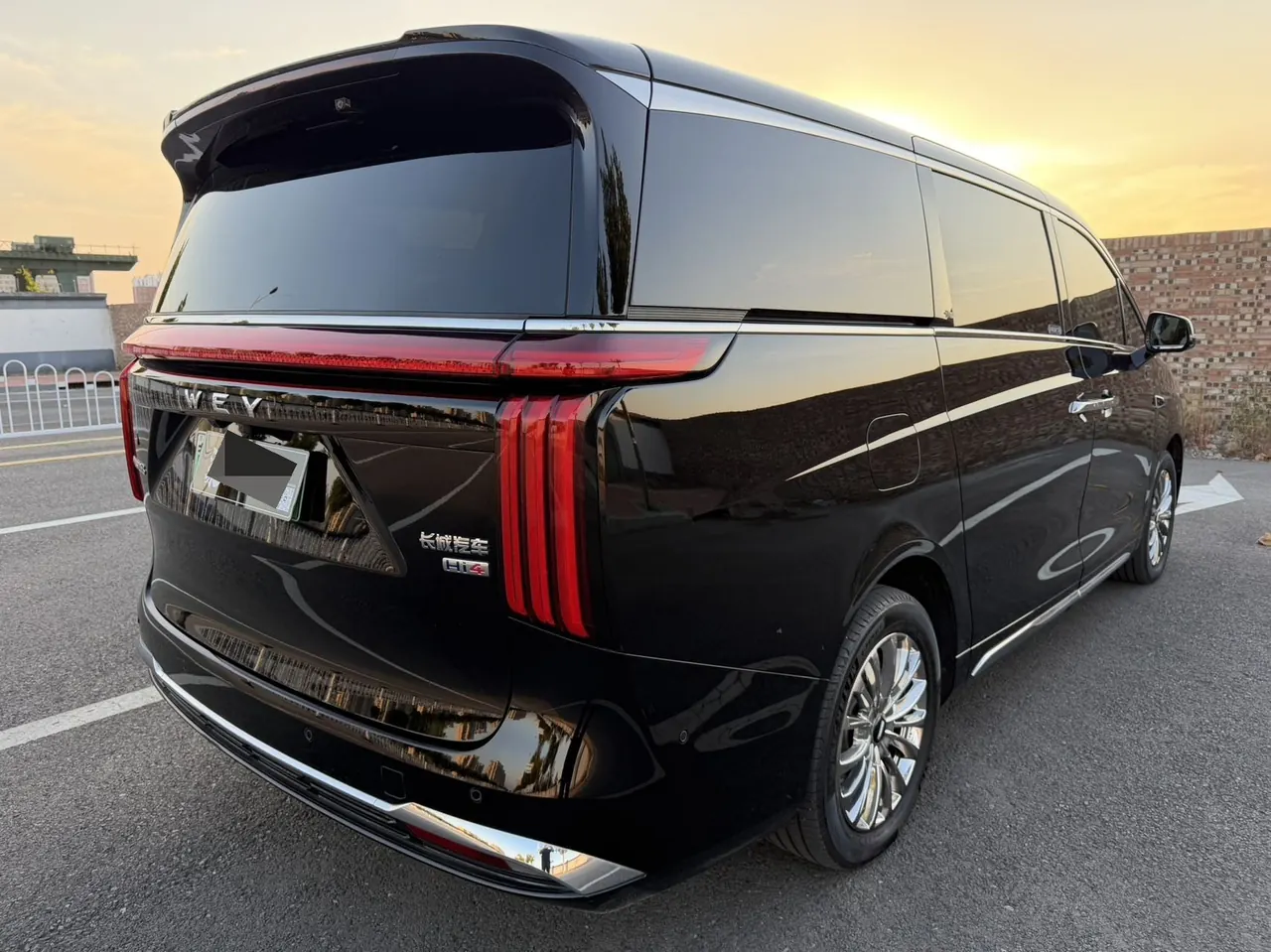 WEY 2025 VV7 Hi4 1.5T Four-Wheel-Drive Automatic Model 7
