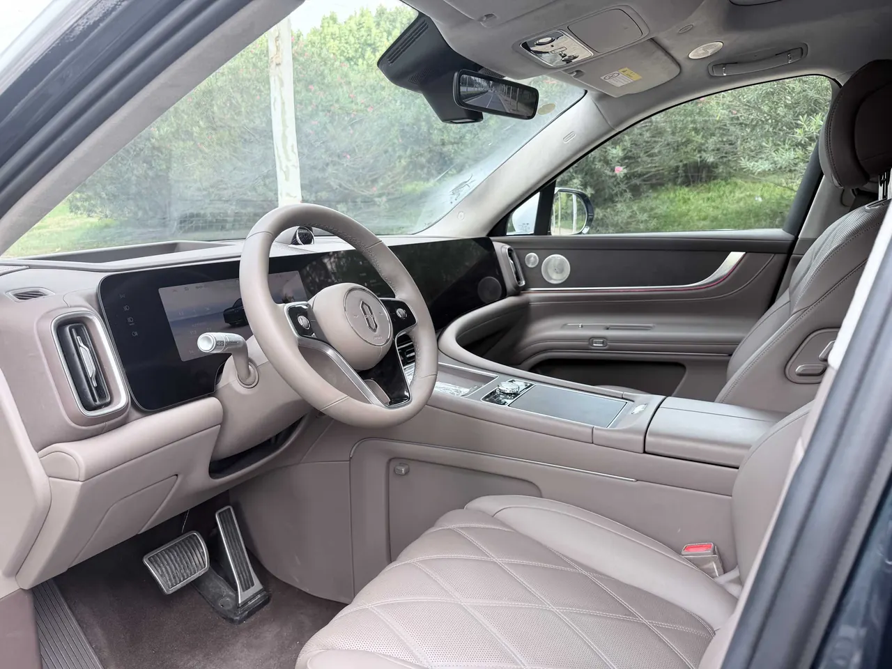 AITO 2025 AITO M9 extended range Ultra version 52kWh5 seat version automatic gear 4