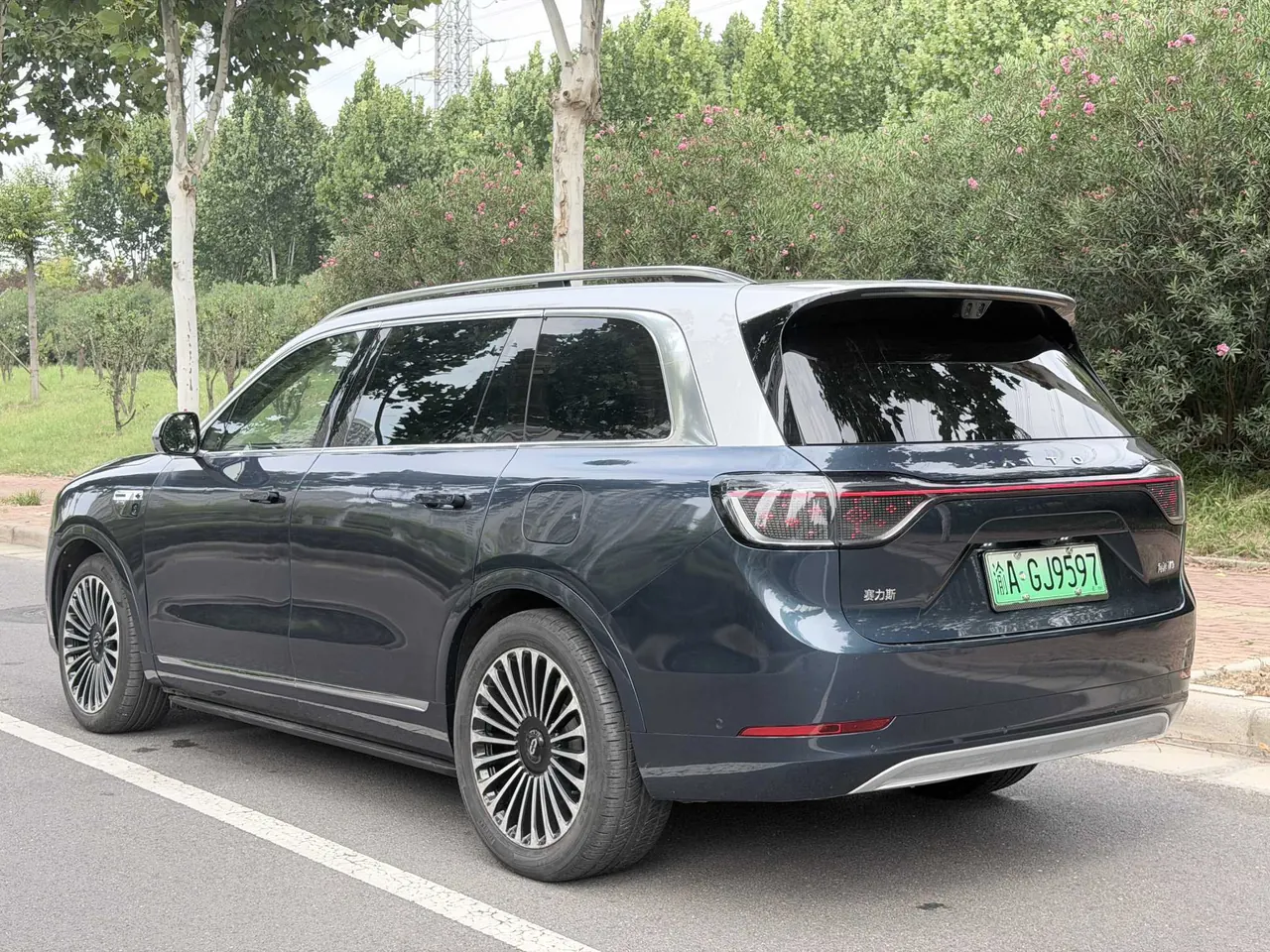 AITO 2025 AITO M9 extended range Ultra version 52kWh5 seat version automatic gear 7