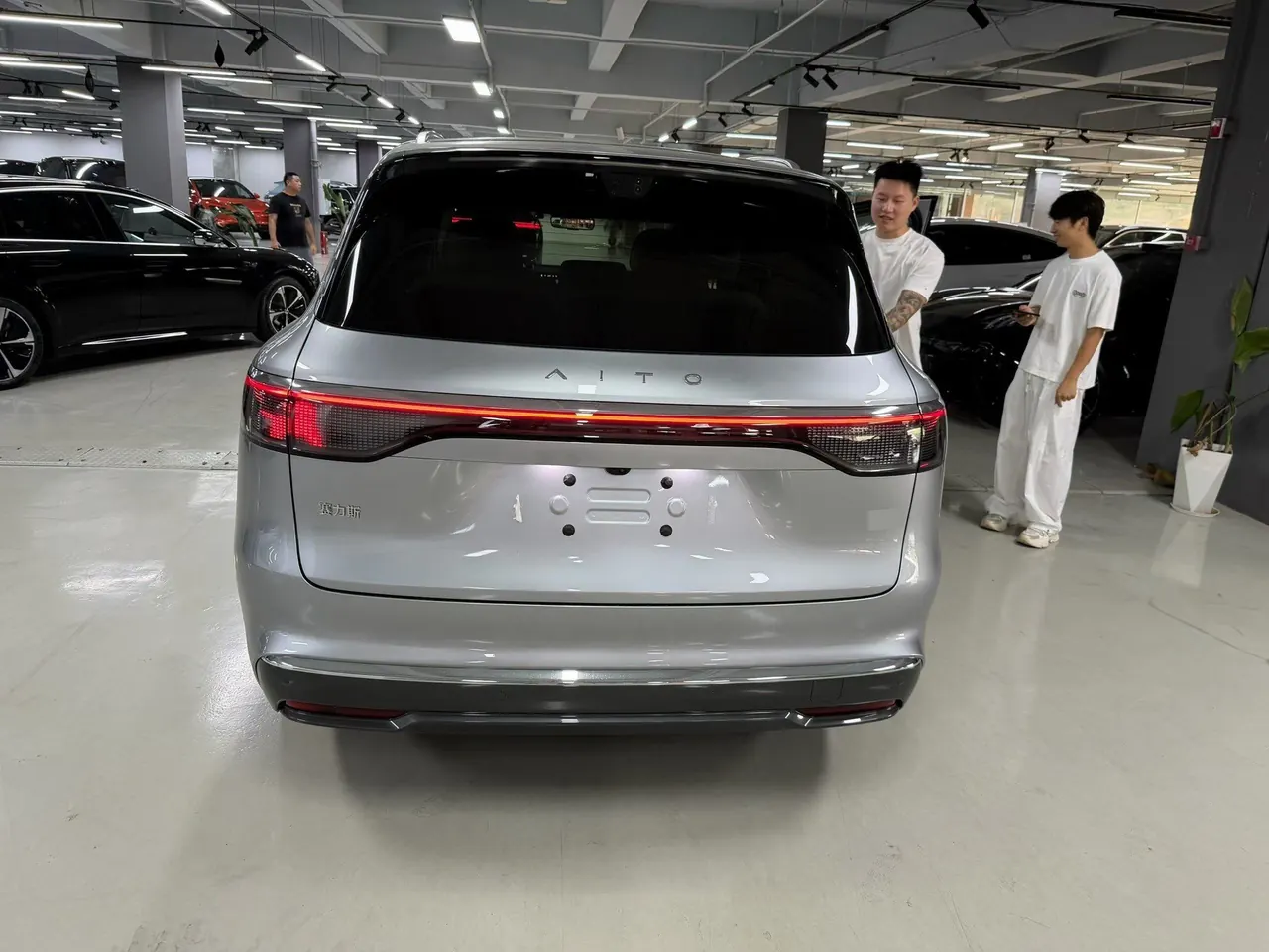 AITO 2025 AITO M8 Max 5-seat Long Endurance Edition (896-line Laser Radar) Automatic Gear 3