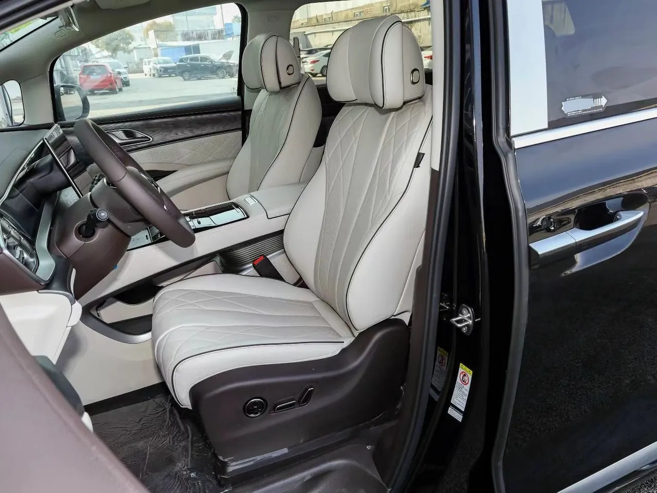 Denza 2024 Denza D9 DM-i 1.5T stepless 980 four-wheel drive distinguished automatic gear 6