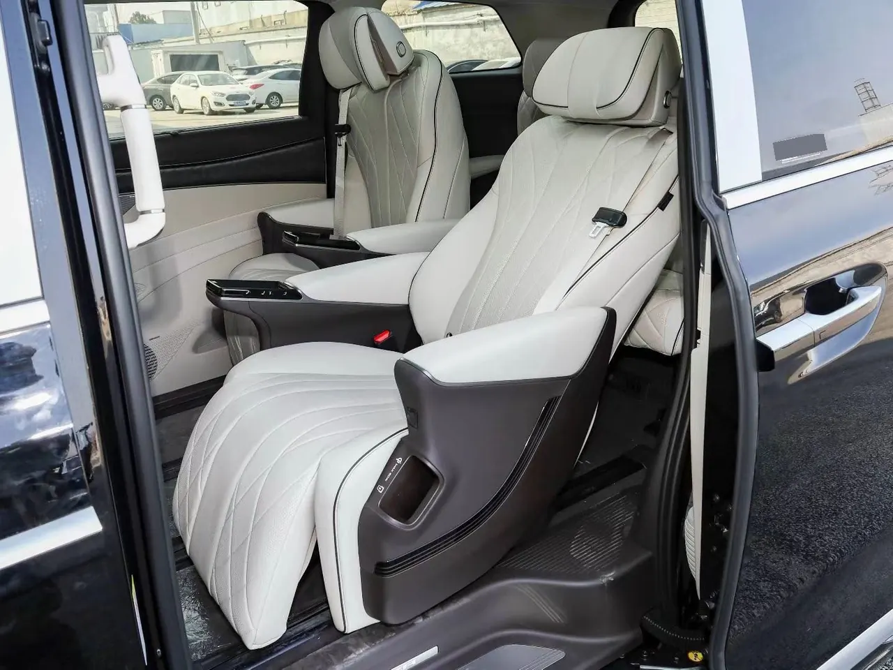 Denza 2024 Denza D9 DM-i 1.5T stepless 980 four-wheel drive distinguished automatic gear 7