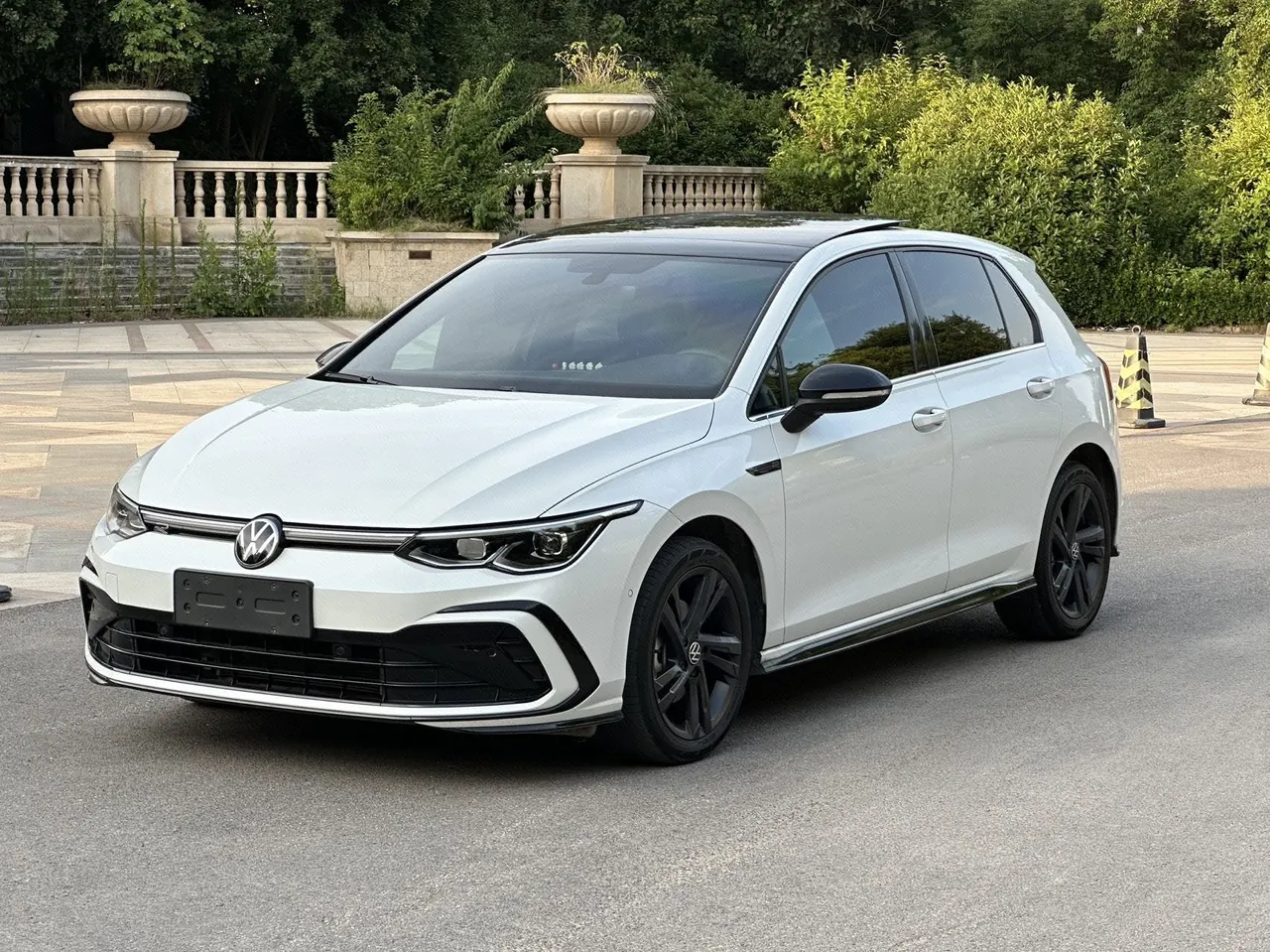 Открыть галерею: Volkswagen 2023 Golf 8 R-Line 1.4TSI 280TSI Lite Automatic